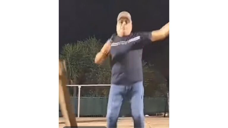 Gigione cade dal palco durante un concerto a Baia Felice: solo contusioni per il cantante