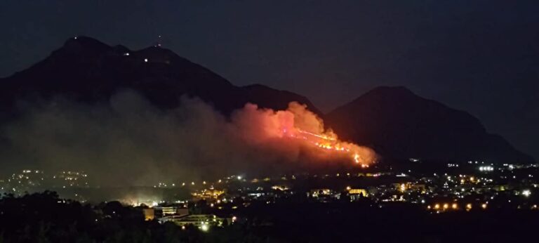 Incendi, in Campania all’opera anche quattro elicotteri e due canadair