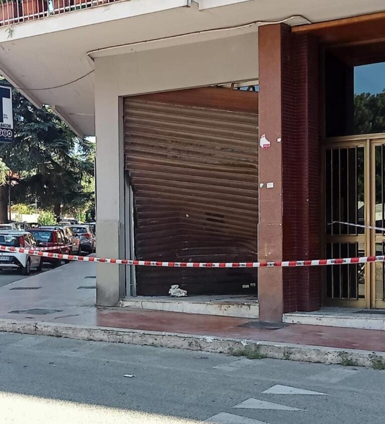 Incidente ad Avellino: tre illesi dopo collisione distruttiva