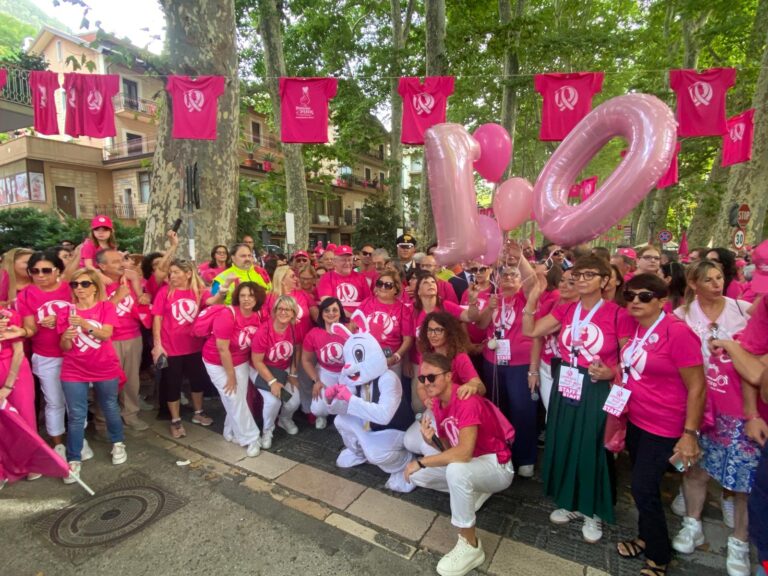 VIDEO/ La prevenzione aggrega sempre più: anche Nola e Pietrelcina alla Camminata Rosa