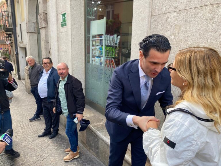VIDEO/ Festa, davanti la Dogana la prima uscita dopo gli arresti domiciliari