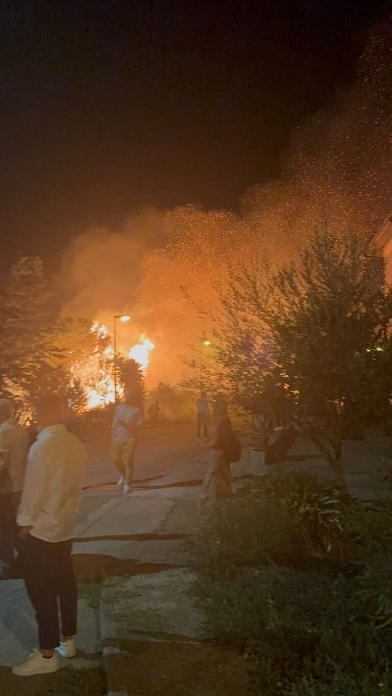 VIDEO/ Venticano, fiamme e paura durante la Festa: intervento della Protezione Civile