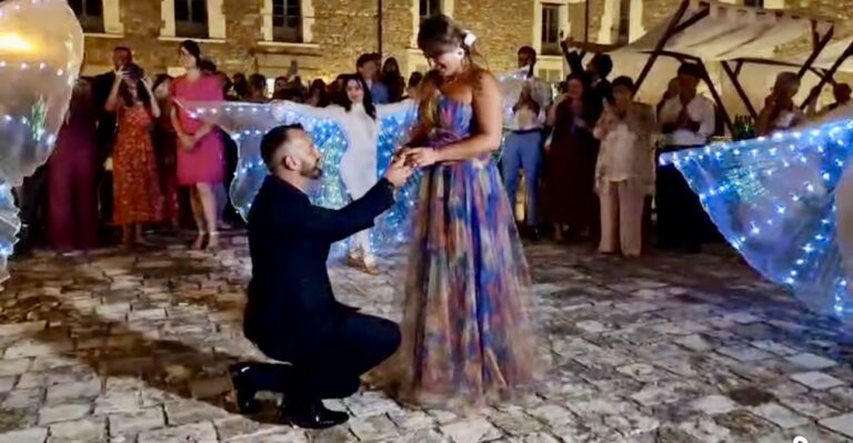 Le chiede di sposarlo durante un matrimonio: la proposta di Boris alla sua Lucia
