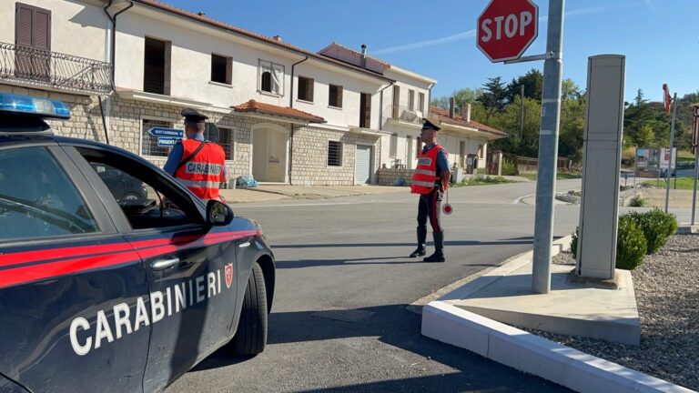 Torna a casa ubriaco e poi scappa armato di coltello: fermato e denunciato dai Carabinieri