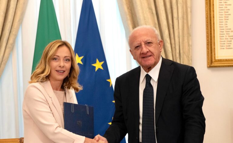 Terzo mandato De Luca, Meloni: “Governo impugnerà la legge”