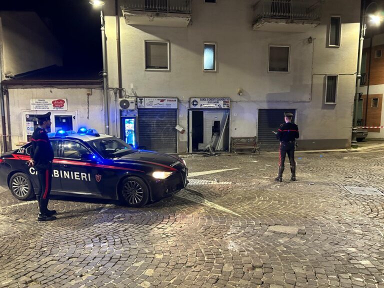 Esplosione bancomat a San Sossio Baronia con la tecnica della “Marmotta”
