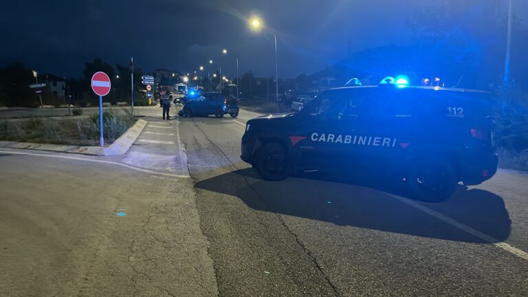 Incidente mortale tra un’auto e una moto: deceduto il centauro