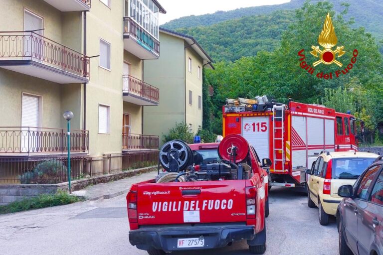 Malore mentre resta bloccato nell’ascensore: muore 84enne