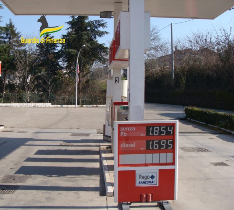 Benevento: sequestrati dalla Guardia di Finanza 9.000 litri di gasolio adulterato in un impianto di carburante