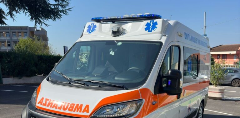 Investe una donna mentre raccoglie nocciole e scappa