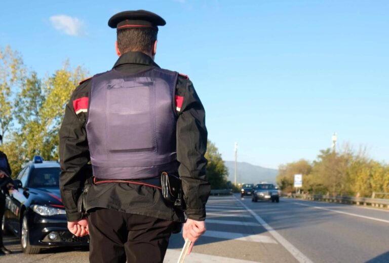 Controlli per la sicurezza stradale da parte dei Carabinieri: scattano denunce e sequestri