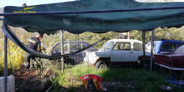 Blitz delle Fiamme Gialle a Montella: sequestrati 100 tonnellate di rifiuti speciali, tra cui carcasse di auto e materiali pericolosi