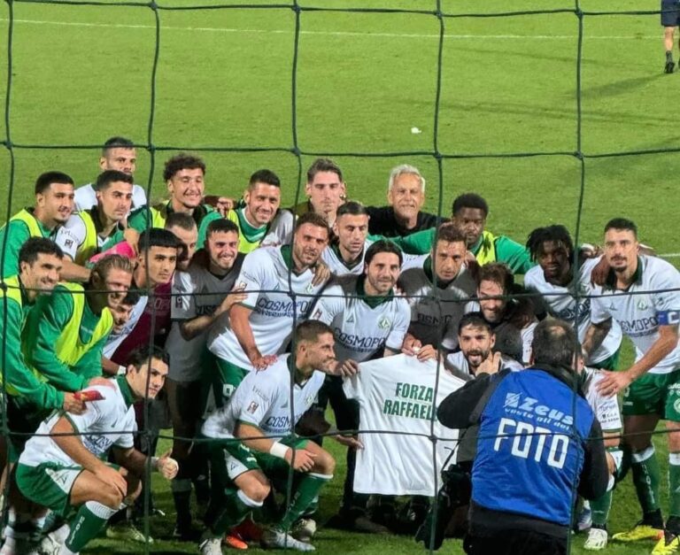 L’Avellino cala il poker a Crotone e dedica la vittoria a Raffaele