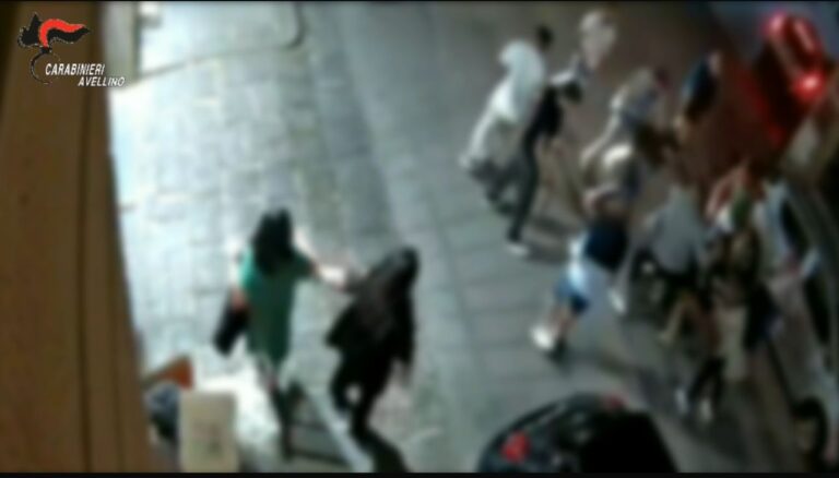 Sette giorni dopo la rissa aggressione  a colpi di martellate, calci e pugni