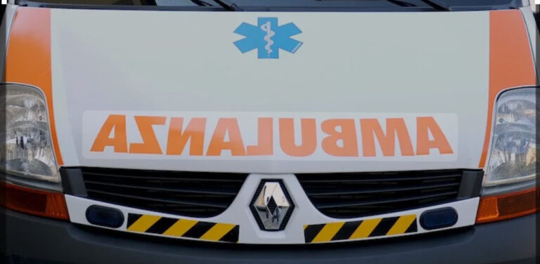 Ariano Irpino, auto perde il controllo e finisce fuoristrada