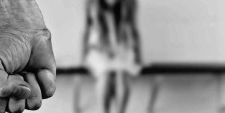 39enne accusato di maltrattamenti: divieto di avvicinamento e braccialetto elettronico