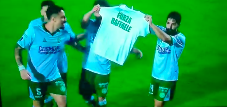 Doppietta di Sounas a Crotone: il gol è dedicato a Raffaele