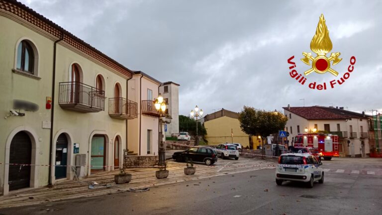 Deflagrazione sportello bancomat a Guardia Lombardi, l’intervento dei caschi rossi