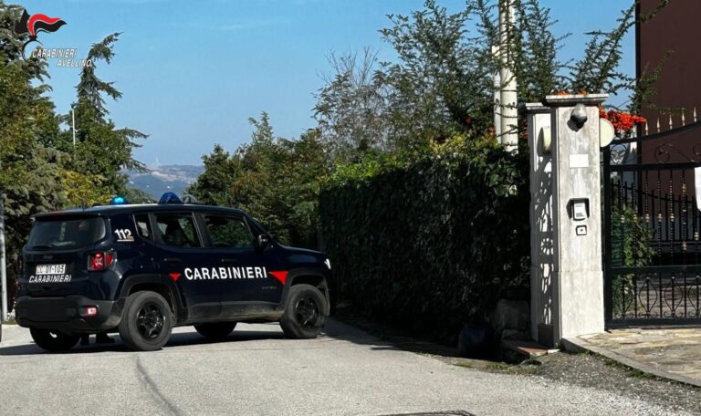 Frigento, Rifiuta di sottoporsi a misura di sicurezza terapeutica e si barrica in casa: bloccato dai Carabinieri