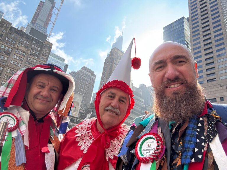 VIDEO/ Al via la parata per il Columbus Day: a New York presenti le maschere campane