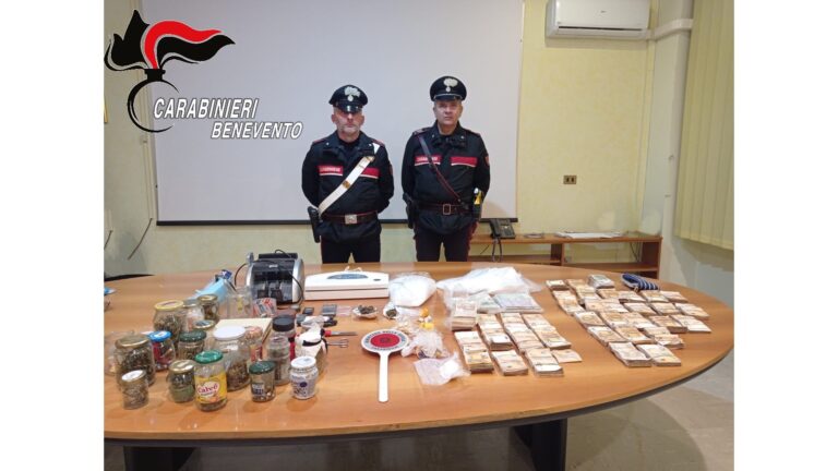 Spaccio e soldi nascosti, arrestato 52enne con oltre 300mila euro in casa