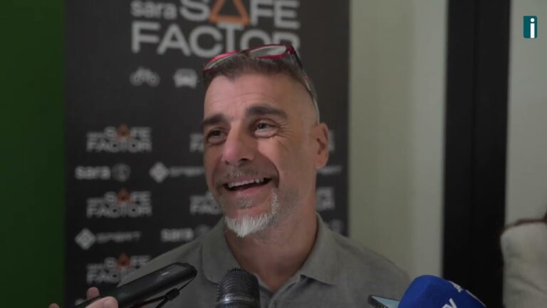 VIDEO/ “In strada vincono sempre le regole”. Le testimonianze del campione di Formula Uno Andrea Montermini e del ciclista Emiliano Cantagallo ai ragazzi del De Sanctis