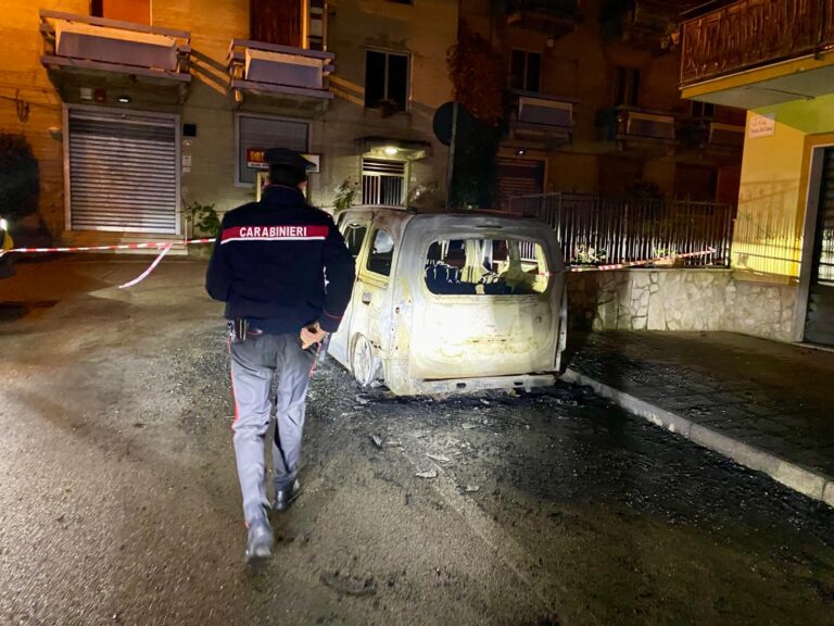 Solofra: Incendio auto nella notte, indagini in  corso