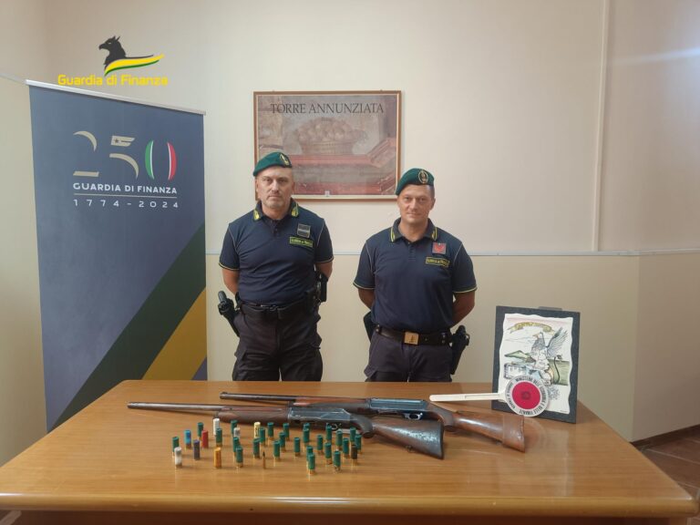 Sorpreso con una pistola, trentaseienne arrestato dalla Guardia di Finanza