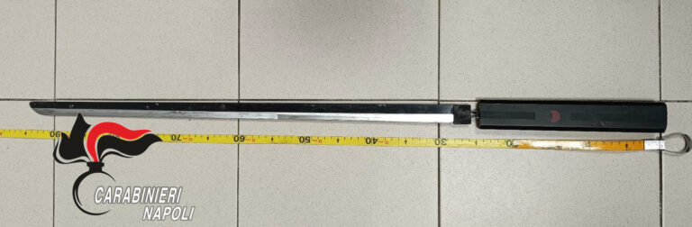 Controlli a tappeto sulle isole di Ischia e Procida: c’è chi va in giro con una katana