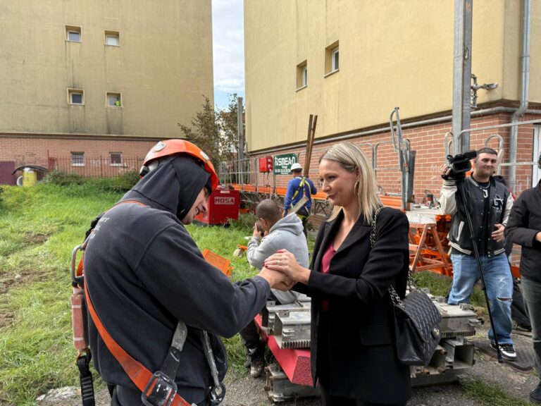 FOTO/ Ecco Jorit: parte la realizzazione dei murales dedicati a Scola, Leone, Volontè e Loren