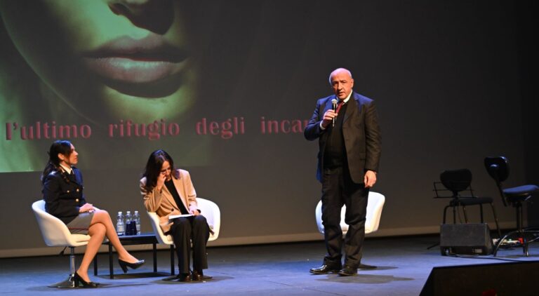 “Questo non è amore”, l’iniziativa con le scuole al teatro “Carlo Gesualdo”