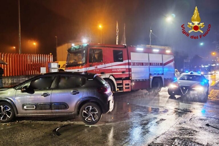 Monteforte Irpino: scontro tra due auto, donna liberata dalle lamiere e trasportata in ospedale