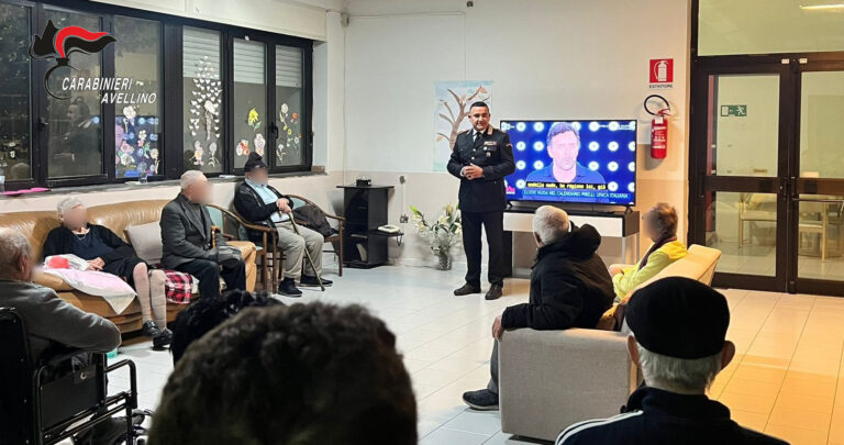 I Carabinieri trascorrono il pomeriggio insieme agli anziani per parlare del fenomeno delle truffe