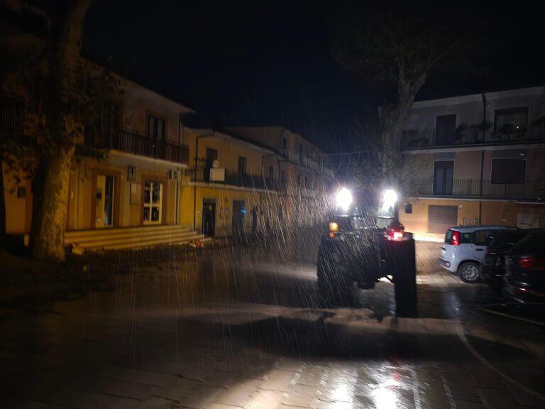 Maltempo, interi comuni irpini al buio. Ripristino previsto solo in serata