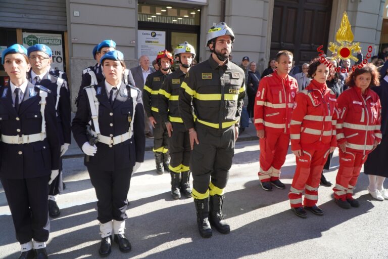 FOTO E VIDEO/Avellino, 4 novembre: solenne cerimonia in via Matteotti