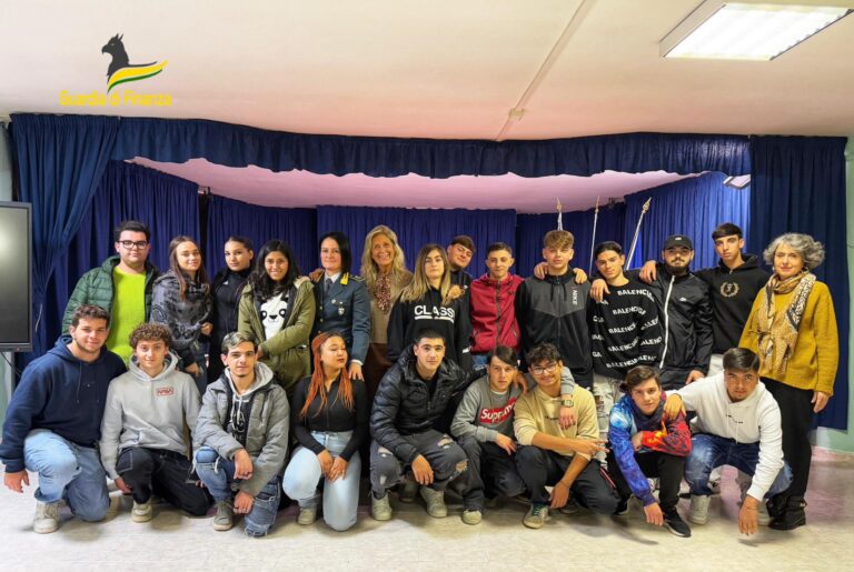 GDF Benevento: Educazione alla legalità. La Guardia di Finanza nelle scuole sannite