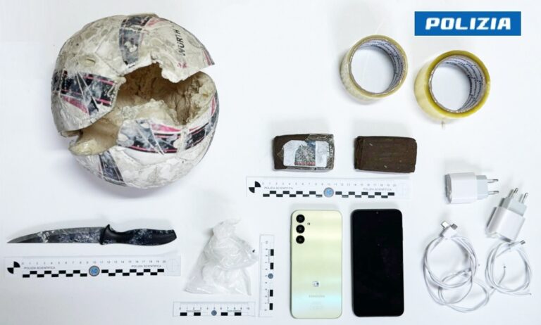 Ariano Irpino – Hashish e cocaina custoditi in un pallone. Arrestati dalla Polizia  per detenzione ai fini dello spaccio di stupefacenti