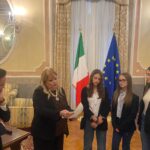 tre ragazze prefettura