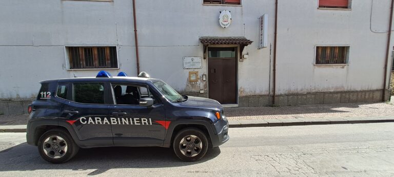 Al controllo dei Carabinieri esibisce una patente estera: trentenne nei guai