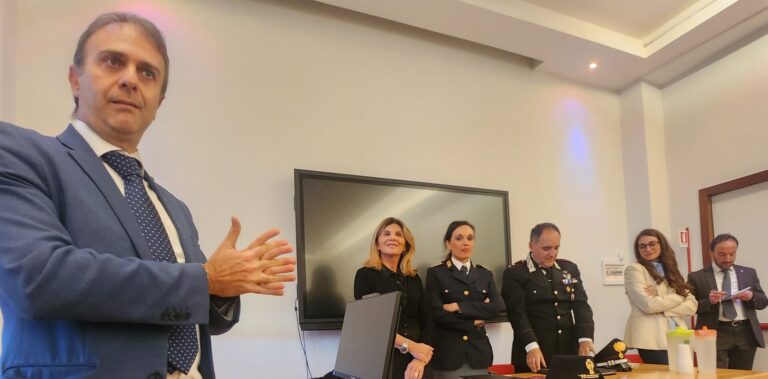 Droga, il tenente De Vivo agli studenti del Convitto: un danno alla vostra salute