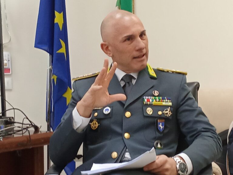 Si getto’ nelle acque gelide per salvare una donna: medaglia d’oro al colonnello Erre