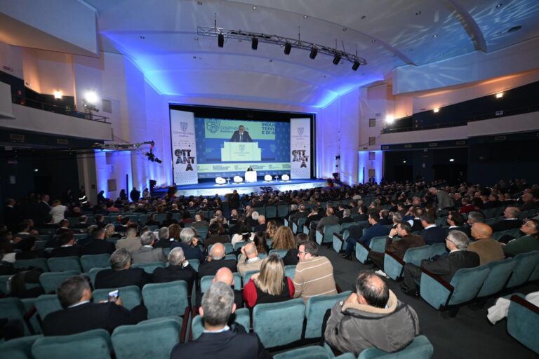 Video/Gli 80 anni di Confindustria Avellino, De Vizia: “Qui si può fare impresa e sviluppo”