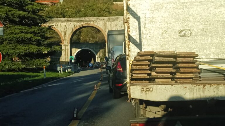 Raccordo, ripristinata la circolazione dopo l’incidente