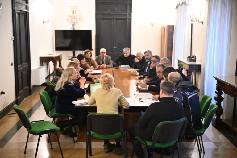 Stop all’acqua a Montoro, attesa per le analisi: vertice in Prefettura