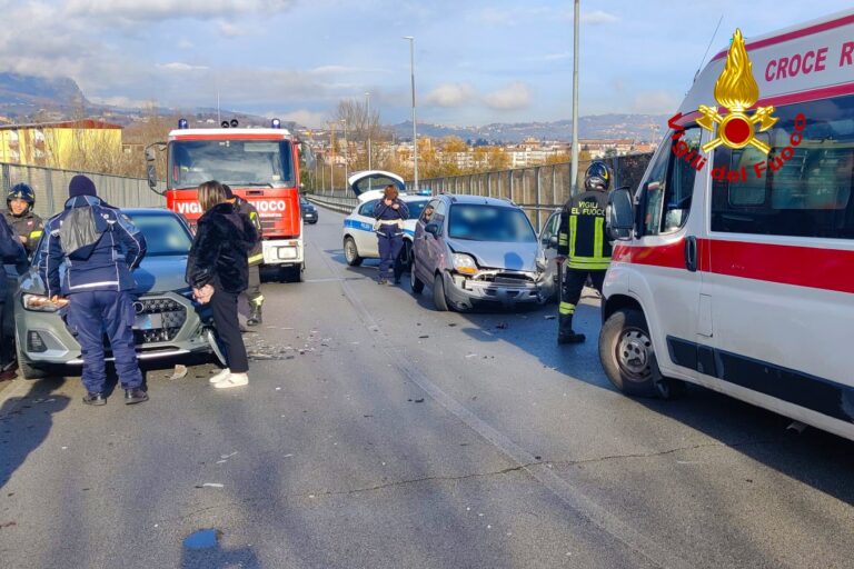 Scontro tra due vetture sul ponte tra Quattrograna e San Tommaso: due feriti