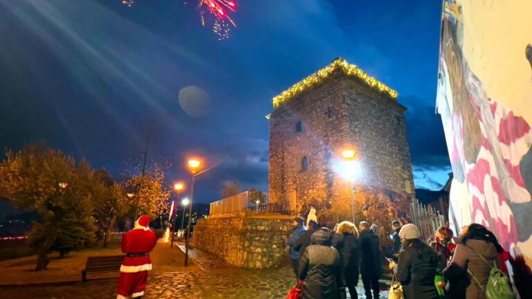 VIDEO e FOTO/ La Torre Aragonese di Pietradefusi si trasforma in un Villaggio di Natale