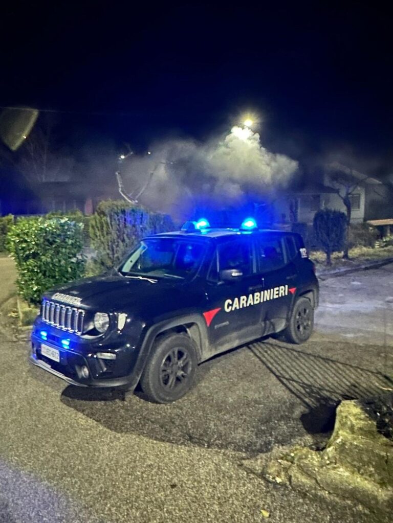 Incendio nel deposito di un’azienda edile