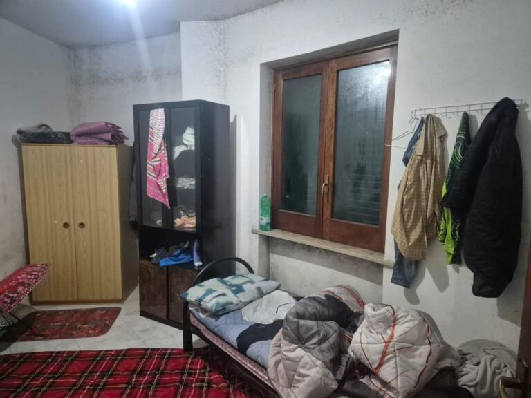 Case sovraffollate e lavoro nero, blitz interforze all’alba a Domicella