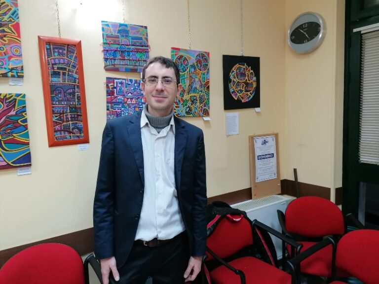 Avellino, Vella incanta con le sue “Ragnatele Cromatiche”