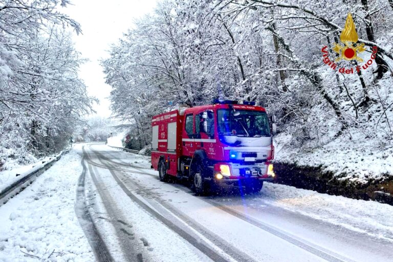 Neve: scuole chiuse anche domani a Bisaccia e ad Andretta
